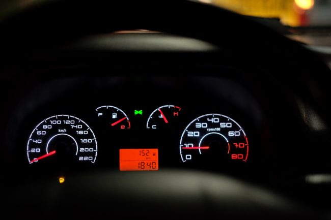car-dashboard-2667434_1920 Sluk advarselslamperne